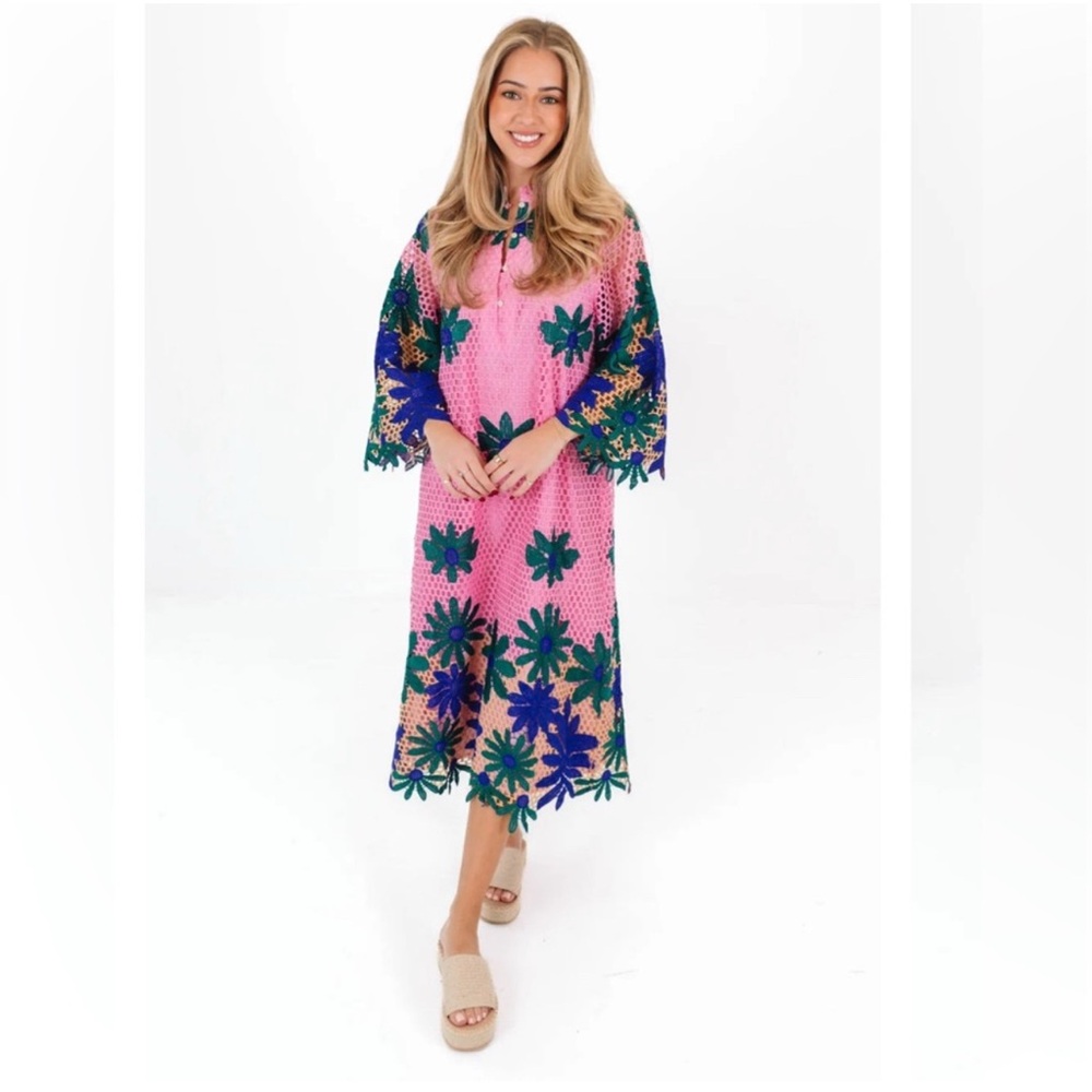 J.Marie
Emery Lace High Neck 3/4 Sleeve
Scalloped Hem Midi Shift Dress